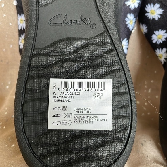 Brand New Clark’s Cloudsteppers Washable Cushioned Black White Daisy Sandals - Picture 15 of 16